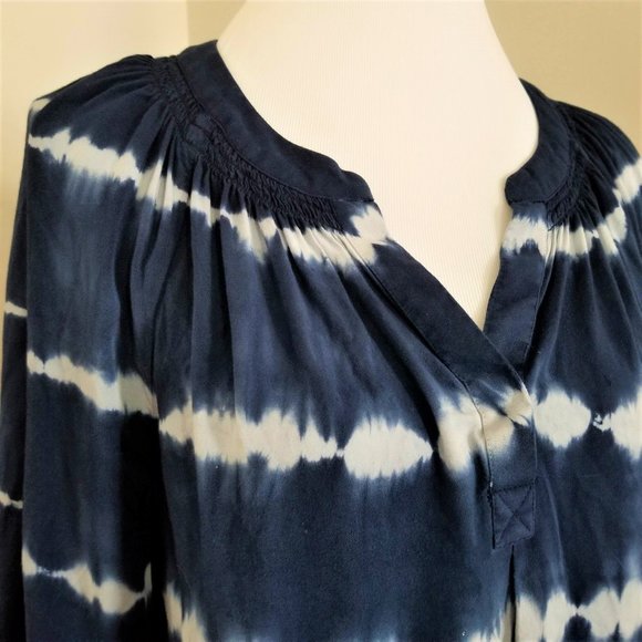Top, Blouse. Navy Blue, White Tie Dye. Crown & Ivy Brand. Size Medium. - Picture 4 of 6